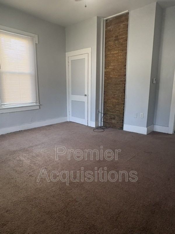 16 W Elm St - Photo 2 of 11