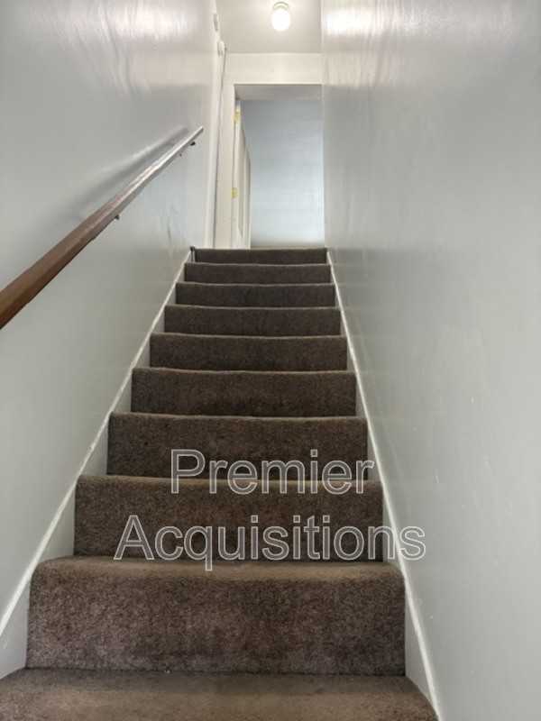 16 W Elm St - Photo 6 of 11