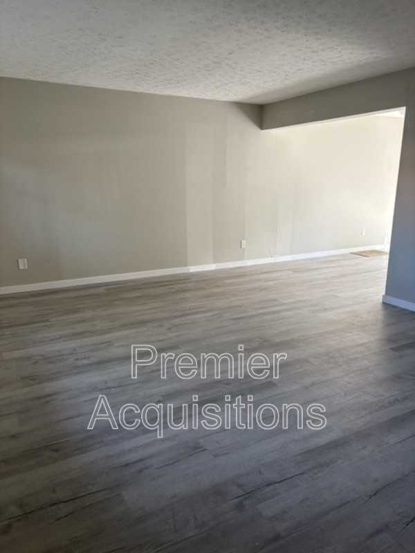 201 E Woodlawn Ave #15 - Photo 2 of 5