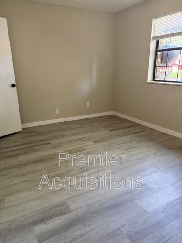 201 E Woodlawn Ave #15 - Photo 5 of 5
