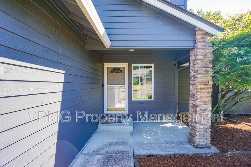552 E 5th St - Photo 3 of 49