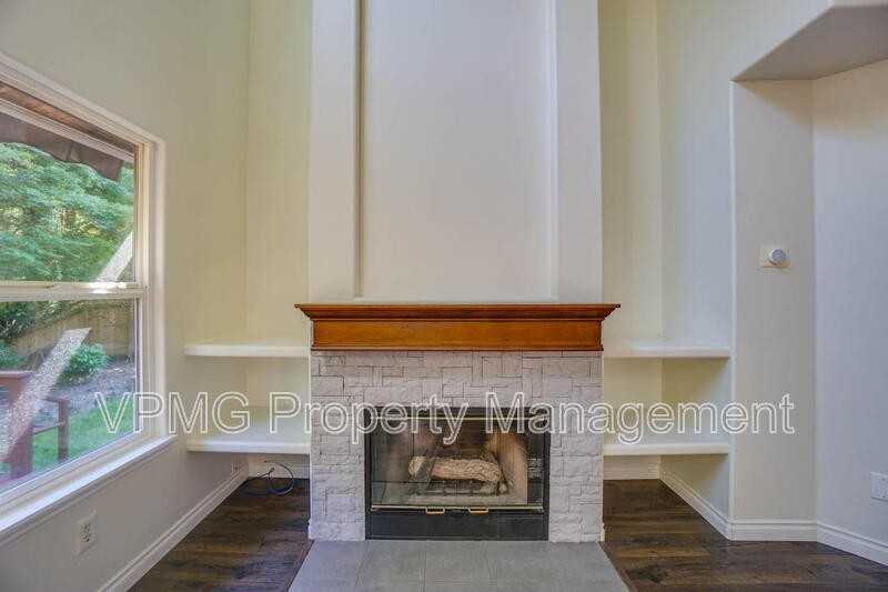 552 E 5th St - Photo 7 of 49