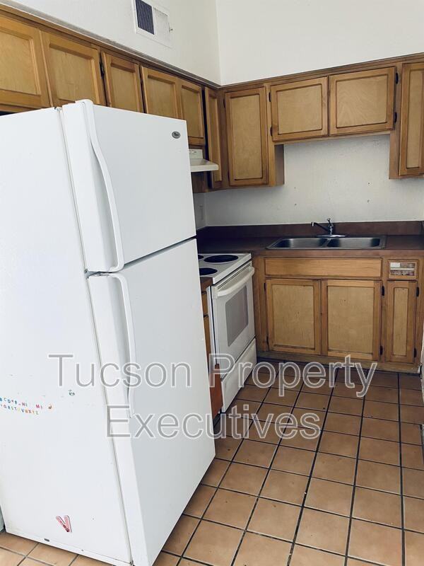 5756 S Park Ave - Photo 2 of 10