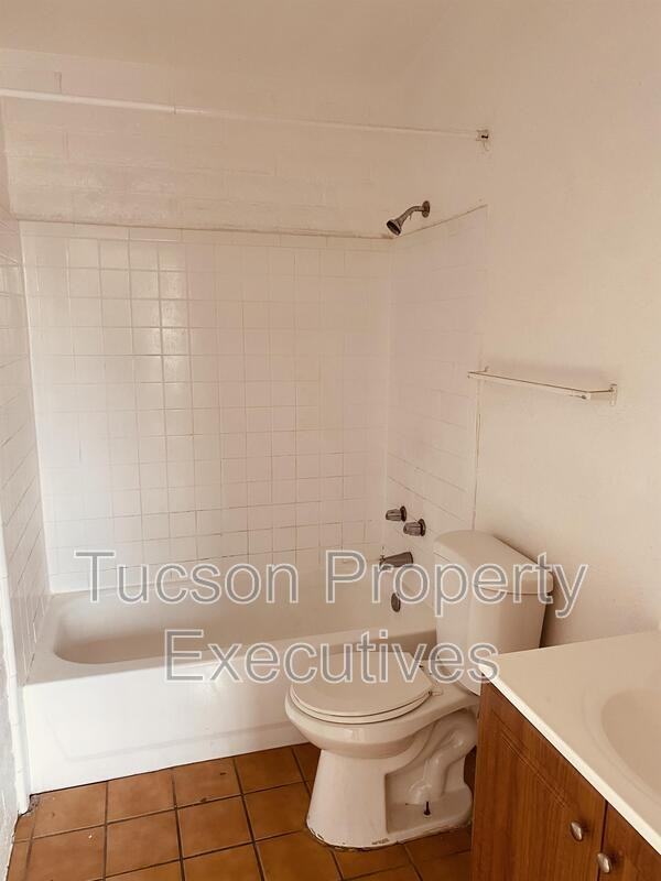 5756 S Park Ave - Photo 3 of 10