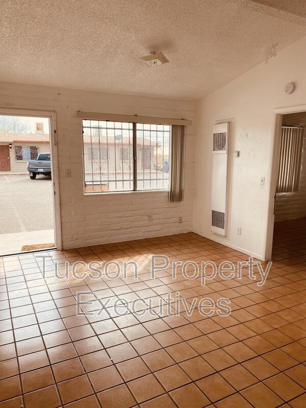 5756 S Park Ave - Photo 4 of 10