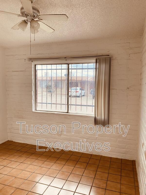 5756 S Park Ave - Photo 5 of 10