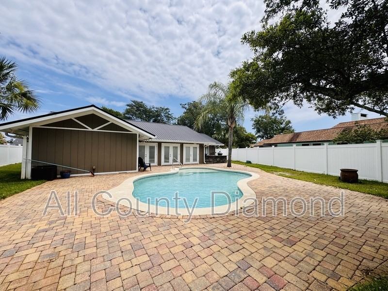 916 Cobia Dr - Photo 3 of 40