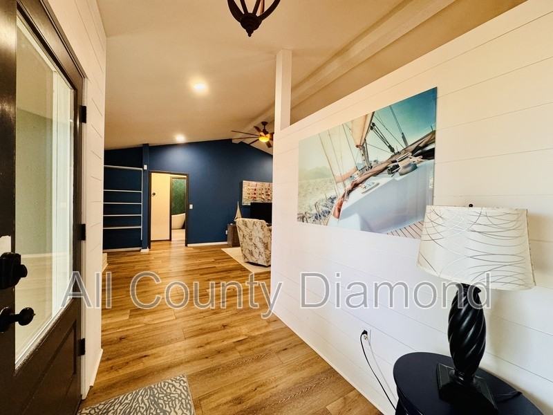 916 Cobia Dr - Photo 4 of 40