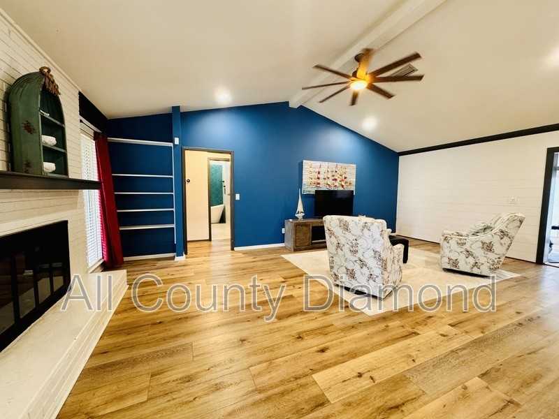 916 Cobia Dr - Photo 5 of 40