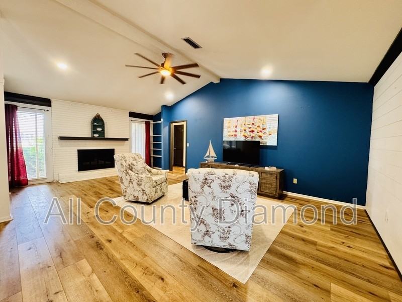 916 Cobia Dr - Photo 6 of 40