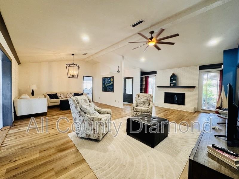 916 Cobia Dr - Photo 7 of 40