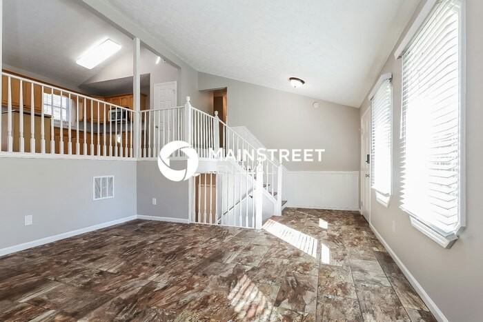 541 Canterbury Ln - Photo 5 of 17