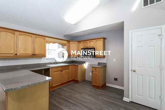 541 Canterbury Ln - Photo 6 of 17