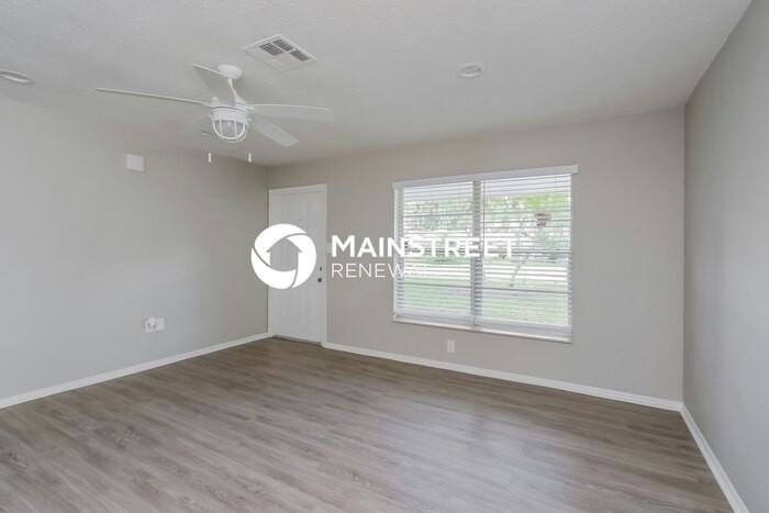 3401 Spainwood Dr - Photo 3 of 16