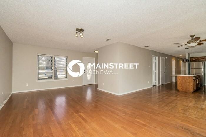 112 Bluebonnet Dr - Photo 3 of 16