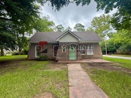 featured image of 1120 Augusta Ave