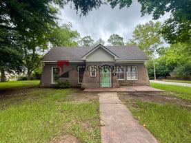 1120 Augusta Ave - Photo 1 of 1