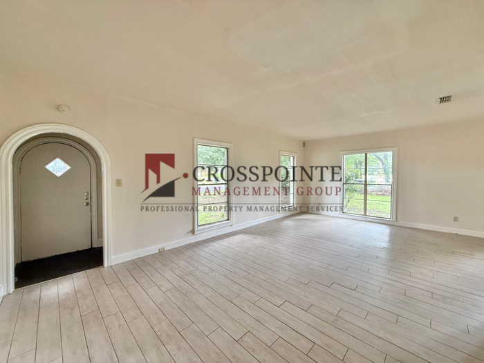 1120 Augusta Ave - Photo 3 of 33