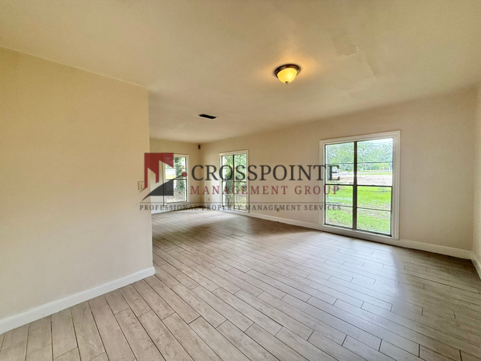 1120 Augusta Ave - Photo 6 of 33