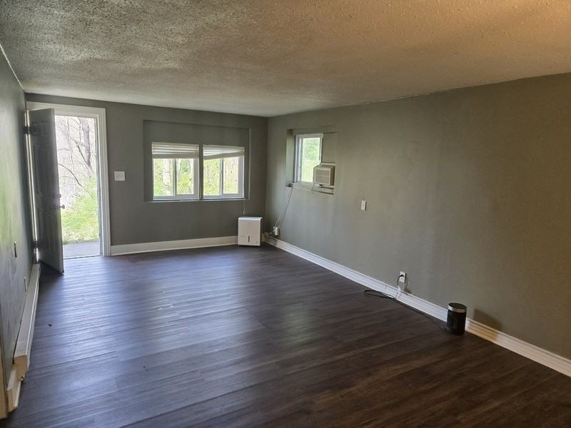 107 Hollyberry Ln - Photo 2 of 8