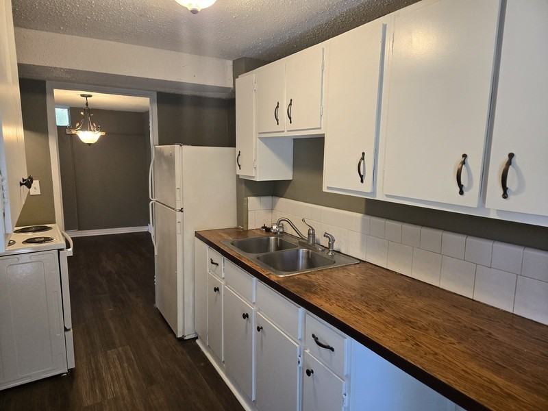 107 Hollyberry Ln - Photo 4 of 8
