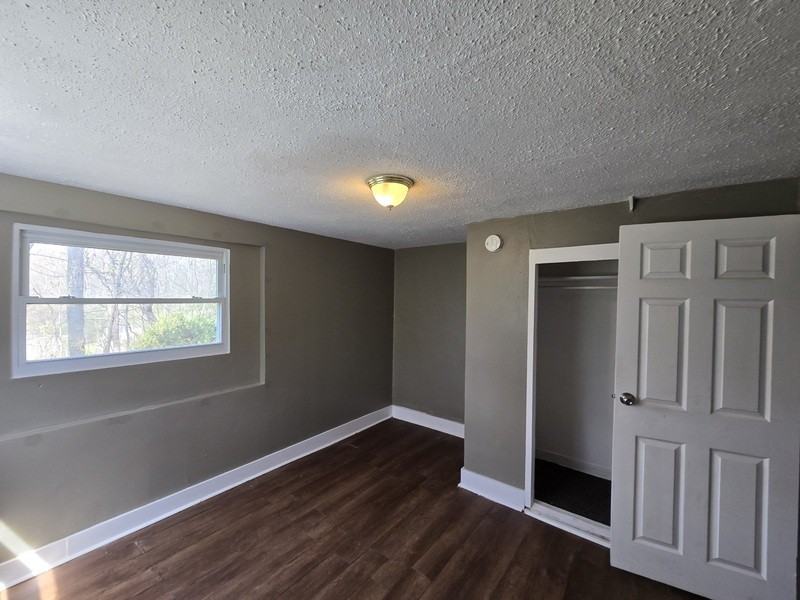 107 Hollyberry Ln - Photo 6 of 8