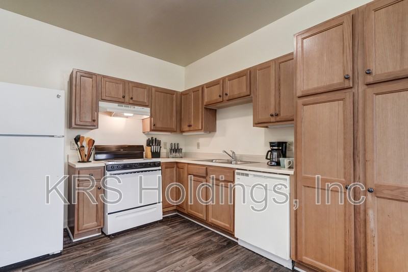 105 Ryan Cir - Photo 2 of 5