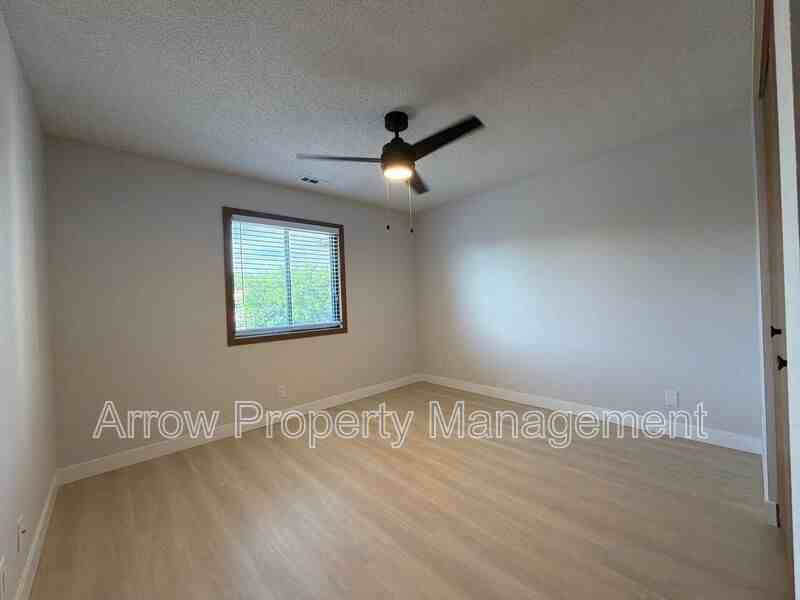 2380 N 44th St #9 - Photo 5 of 13