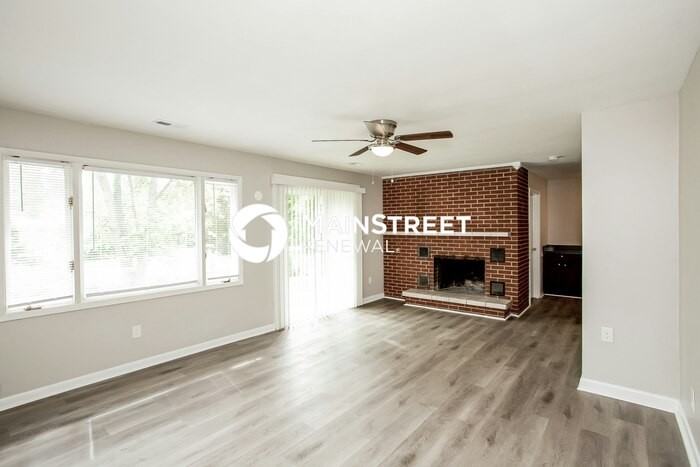 57 N Devon Ave - Photo 3 of 16