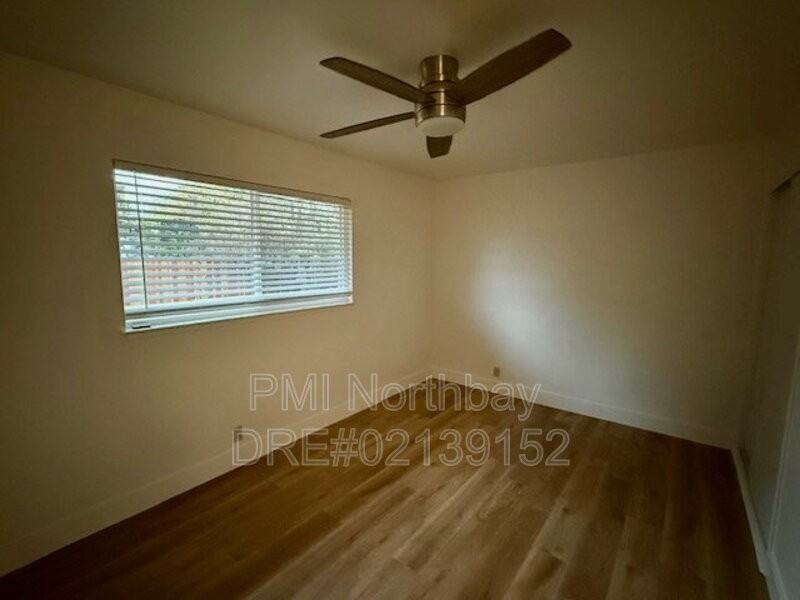 1019 Wallace St - Photo 7 of 13