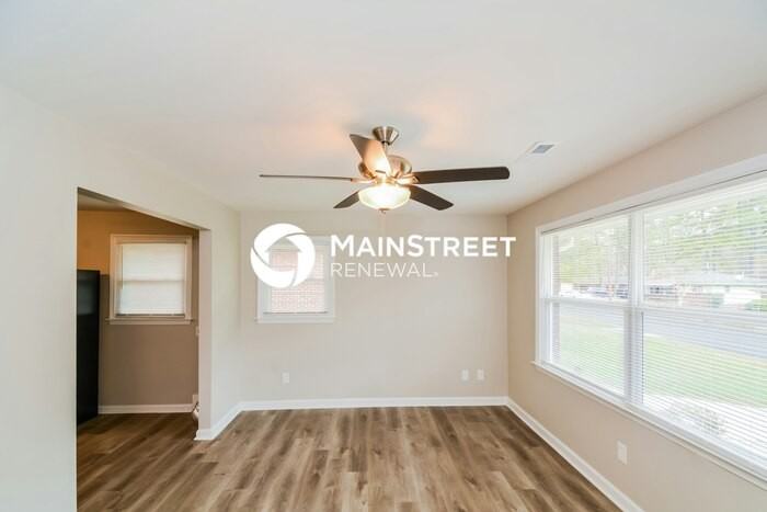 1516 Rosewood St - Photo 4 of 15