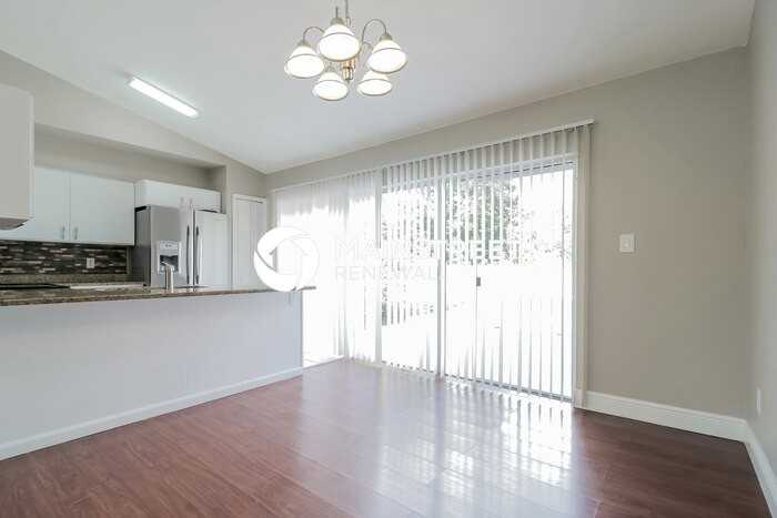8011 Killian Dr - Photo 4 of 16