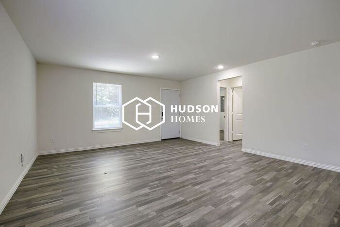 1403 Booker St - Photo 3 of 14