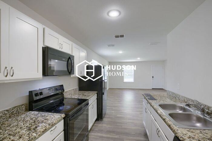 1403 Booker St - Photo 6 of 14