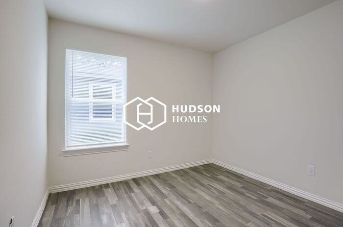 1403 Booker St - Photo 7 of 14