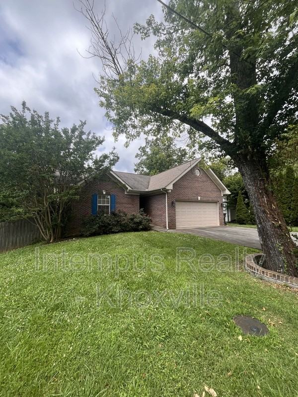 1333 Willmann Ln - Photo 3 of 38