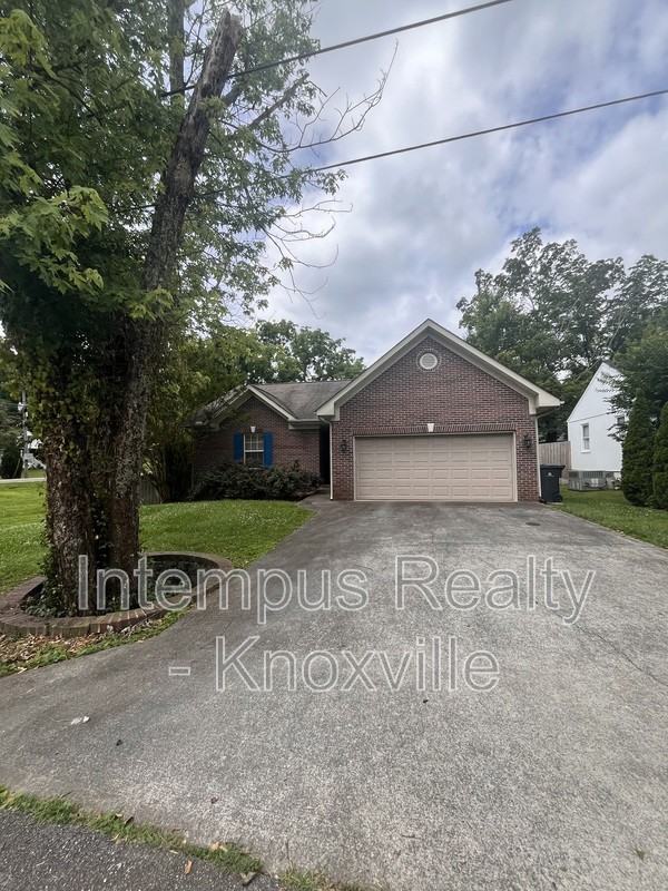 1333 Willmann Ln - Photo 4 of 38