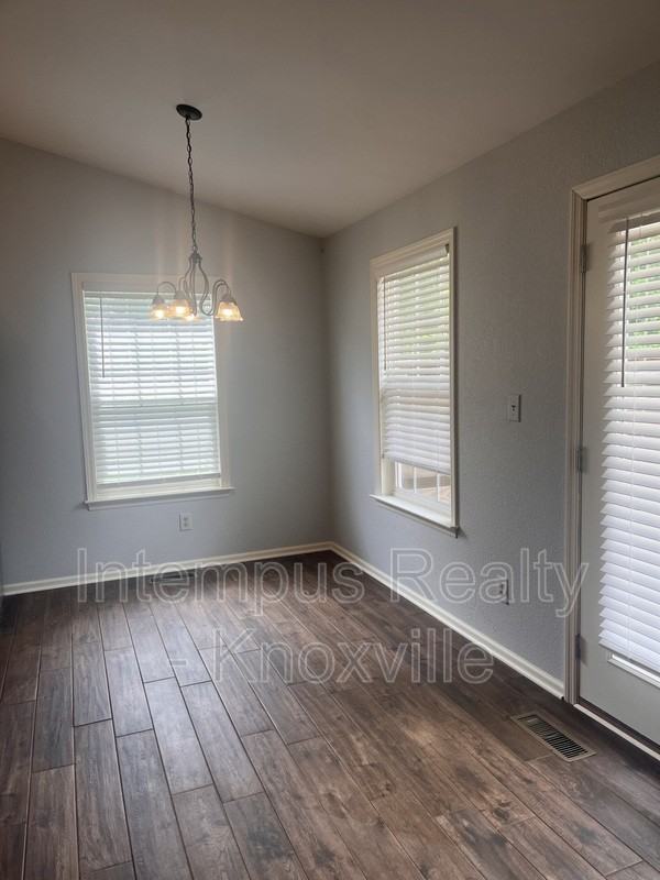1333 Willmann Ln - Photo 5 of 38