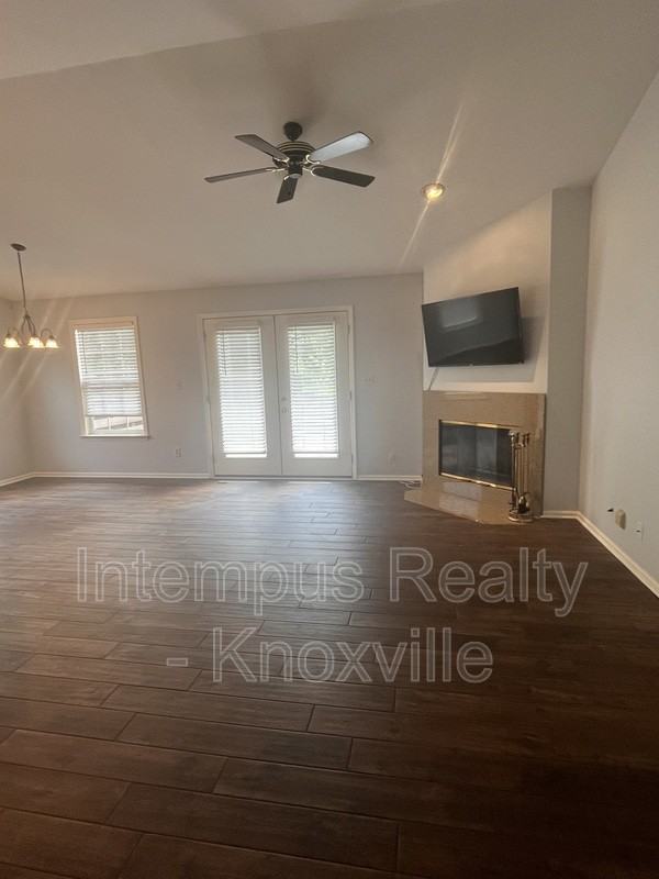1333 Willmann Ln - Photo 6 of 38