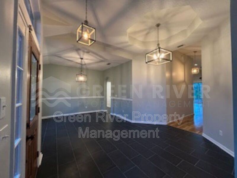 1559 Lakeway Dr - Photo 4 of 42