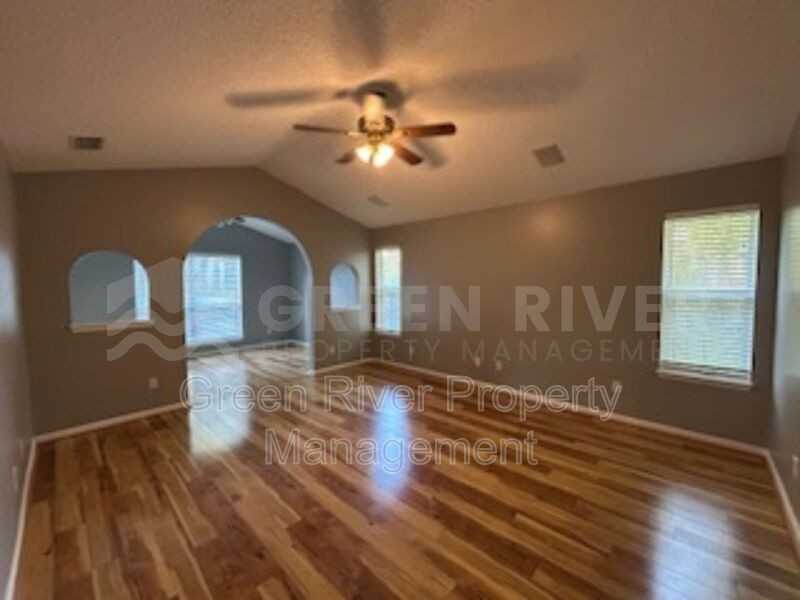 1559 Lakeway Dr - Photo 5 of 42