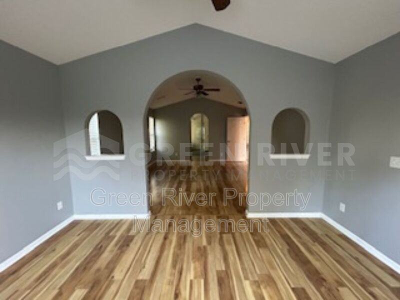 1559 Lakeway Dr - Photo 6 of 42