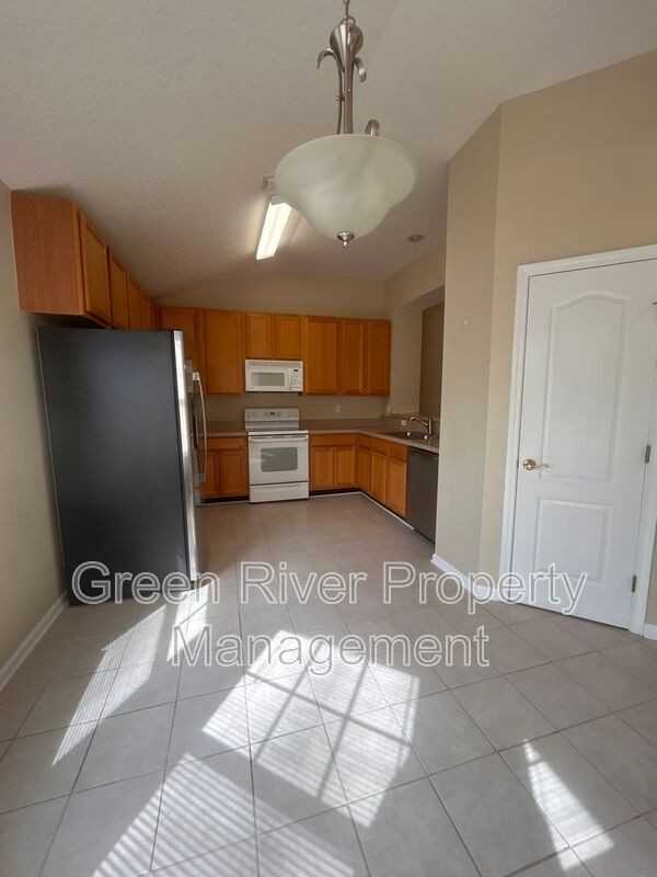 2120 - Photo 5 of 26