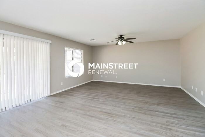 2221 N 105th Ave - Photo 4 of 17