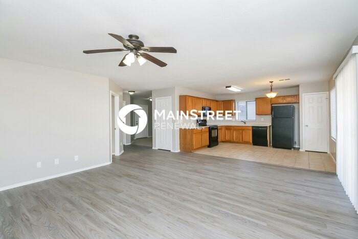 2221 N 105th Ave - Photo 5 of 17