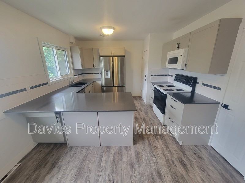 9620 75 St Nw #MAIN - Photo 2 of 10