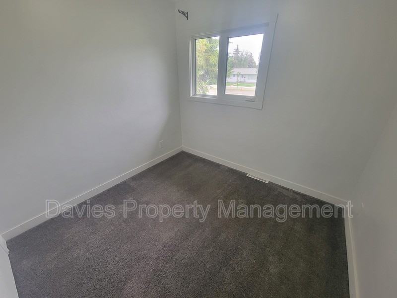 9620 75 St Nw #MAIN - Photo 6 of 10