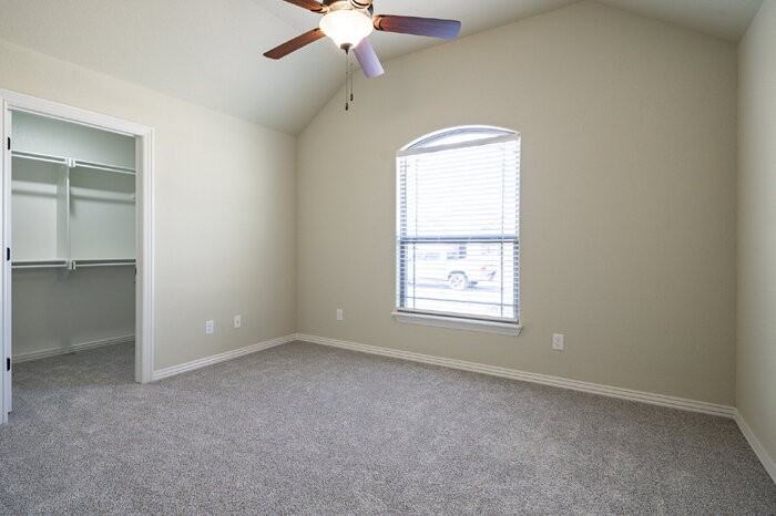 921 Sassafras Ln - Photo 2 of 12