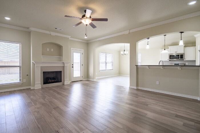 921 Sassafras Ln - Photo 5 of 12