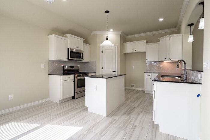 921 Sassafras Ln - Photo 6 of 12